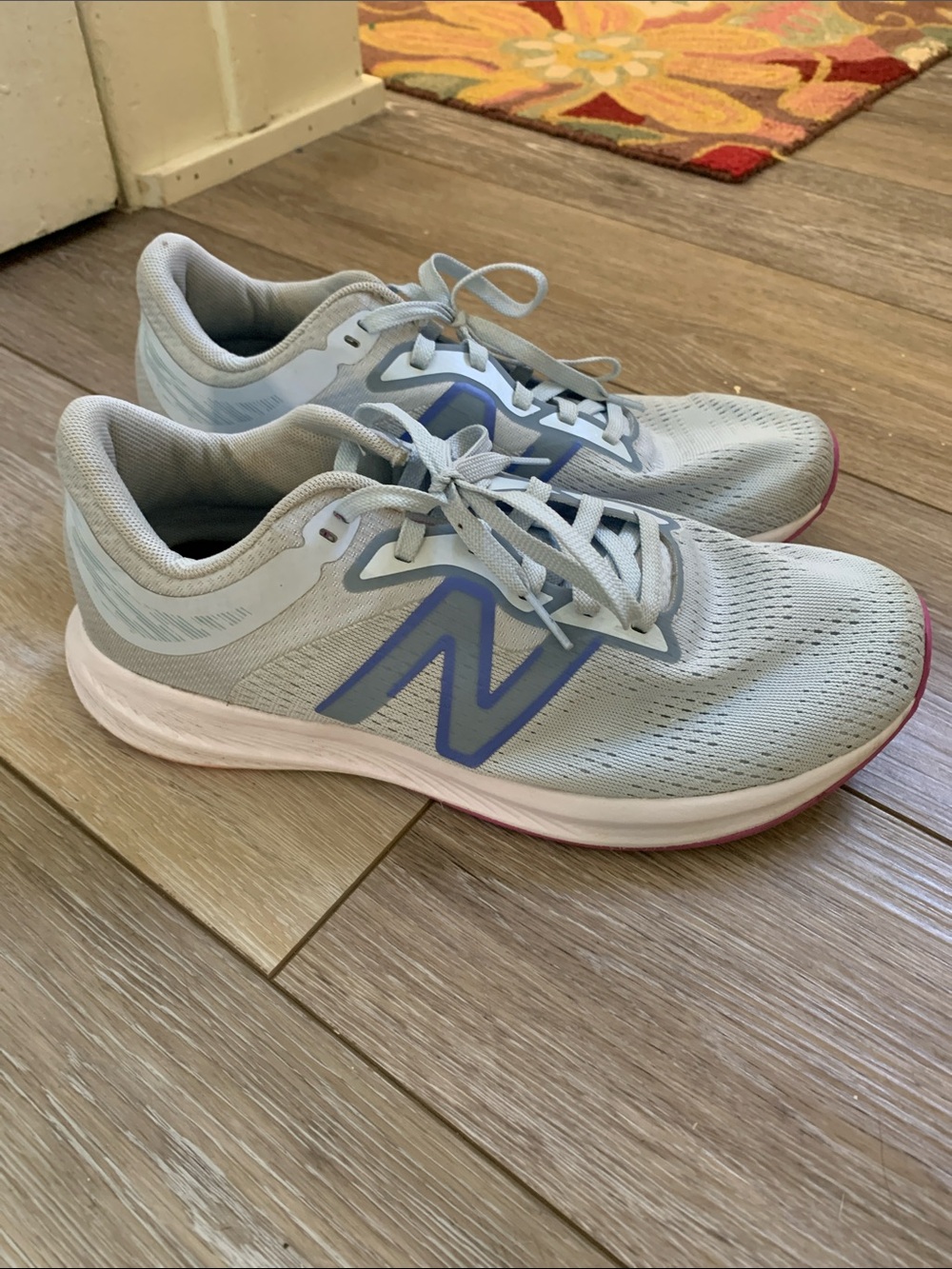 New Balance Women's Light Gray Athletic Shoes with Blue Logo and Pink Trim